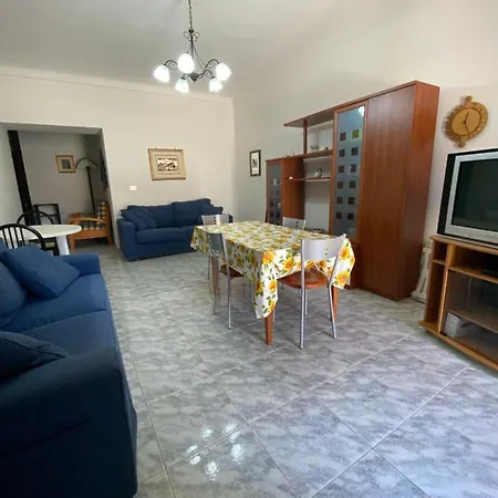 Holiday home Maison Di *